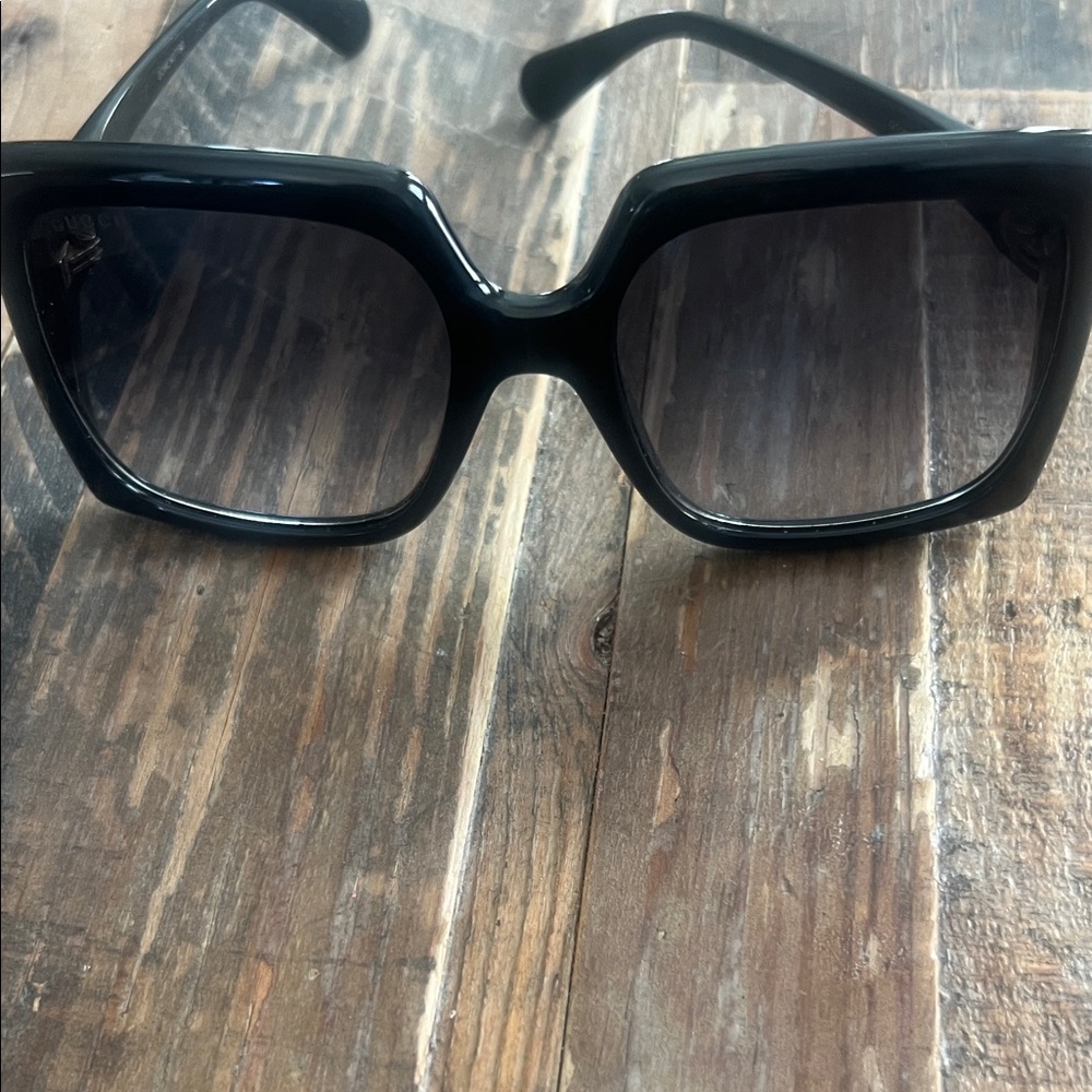 Gucci Oversized Square Black Women’s Sunglasses - Picture 4 of 12